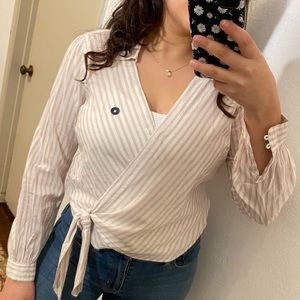 NWT  Abercrombie white and tan blouse size Medium